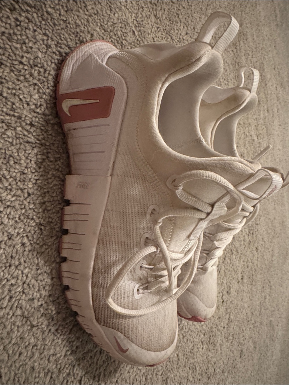 Nike Women’s White Nike Metcon Sneakers with Pink Accents 7.5